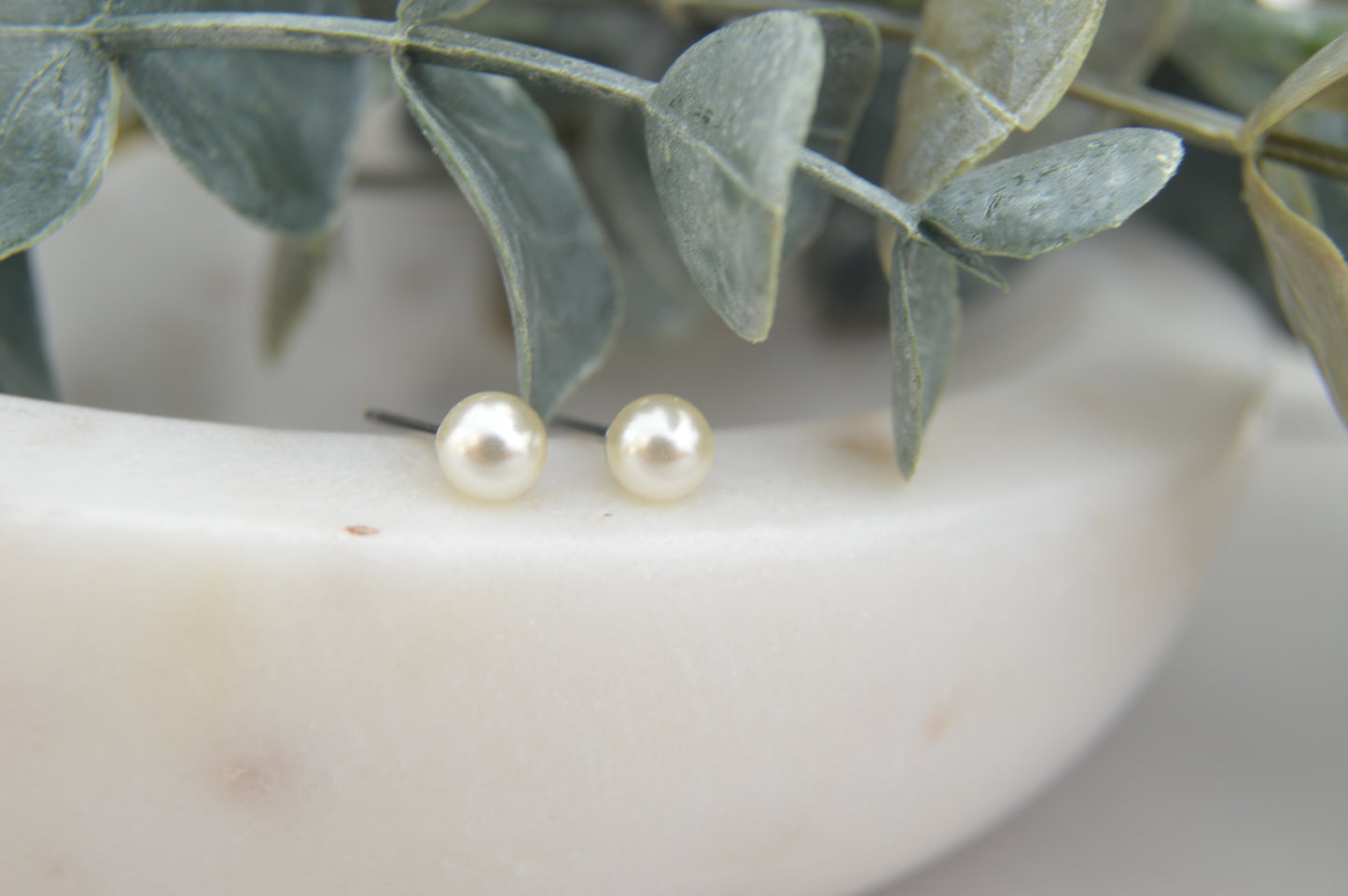 K2003 RETAIL EARRINGS 4mm Pearl (Medical Grade Stainless Steel)
