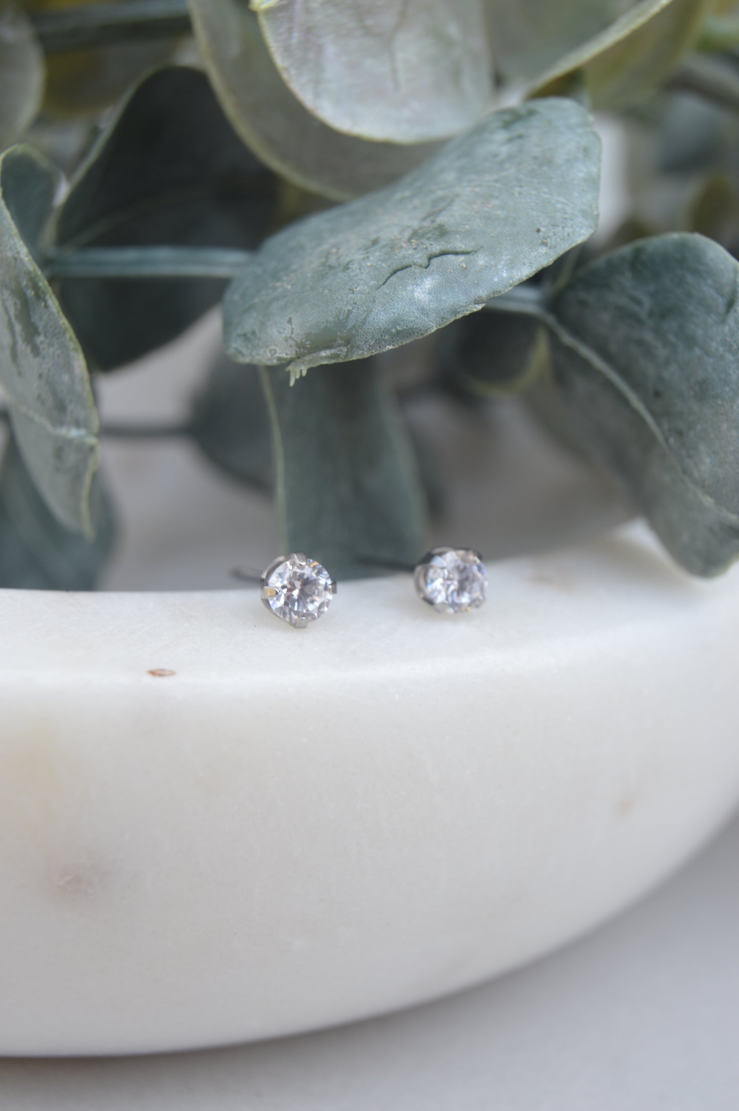 K2001 RETAIL EARRINGS 3mm Clear Crystal Prong (Medical Grade Stainless Steel)