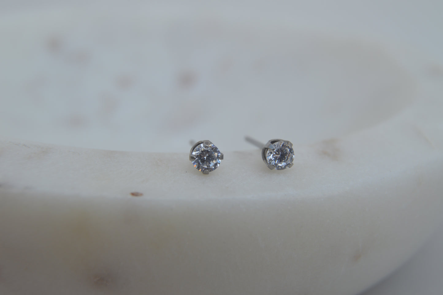 K2001 RETAIL EARRINGS 3mm Clear Crystal Prong (Medical Grade Stainless Steel)