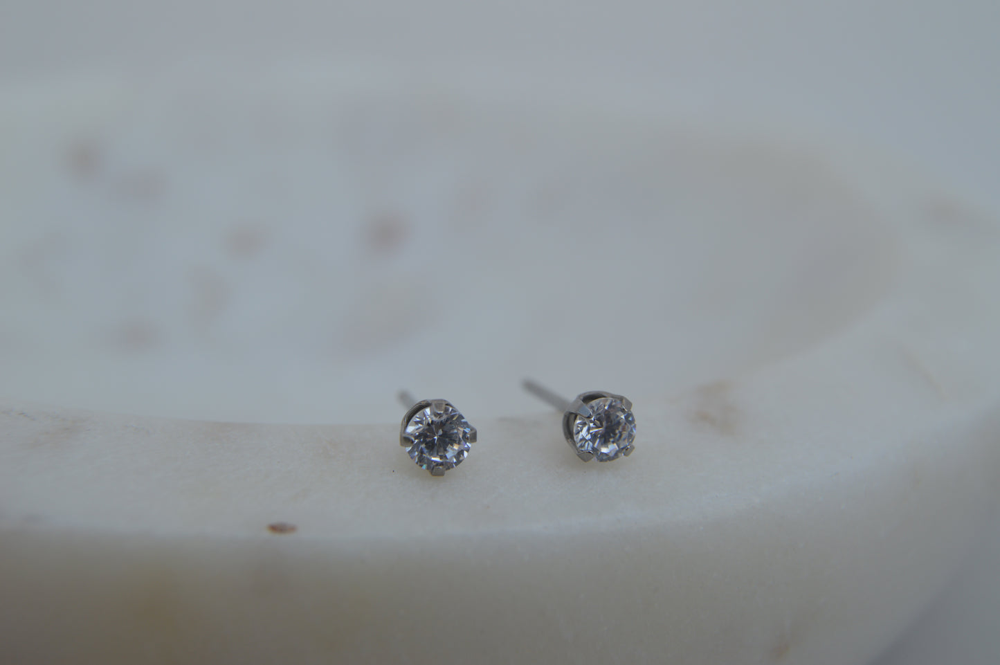 K2001 RETAIL EARRINGS 3mm Clear Crystal Prong (Medical Grade Stainless Steel)