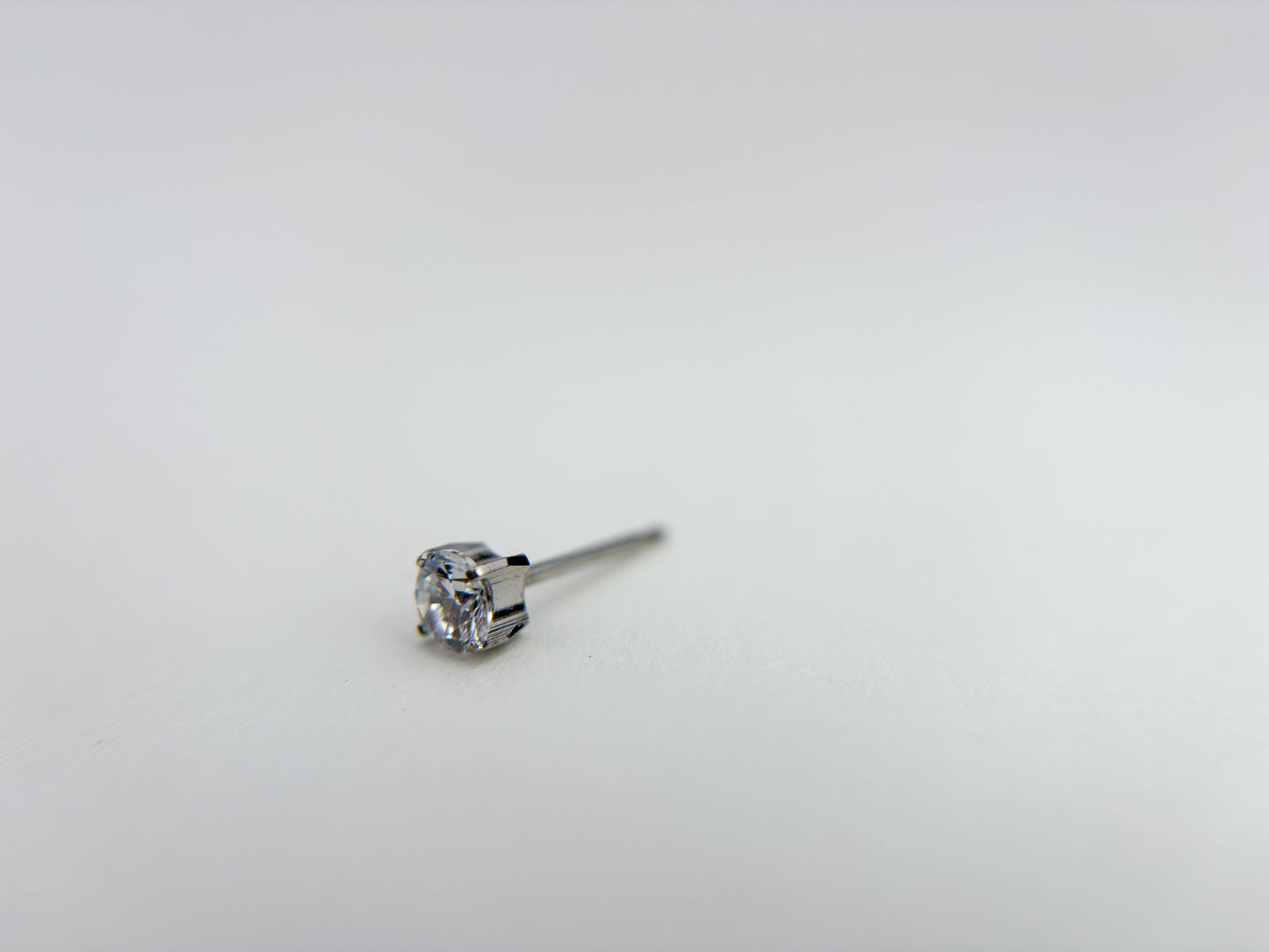 PIERCING EARRINGS  – P122 4mm Clear Prong (Stainless Steel)