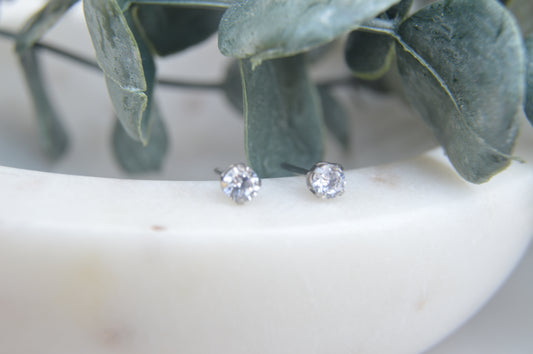 K2001 RETAIL EARRINGS 3mm Clear Crystal Prong (Medical Grade Stainless Steel)