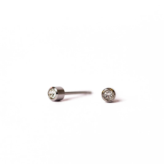 PIERCING EARRINGS – P300 3mm Bezel Crystal April/Clear (Titanium)